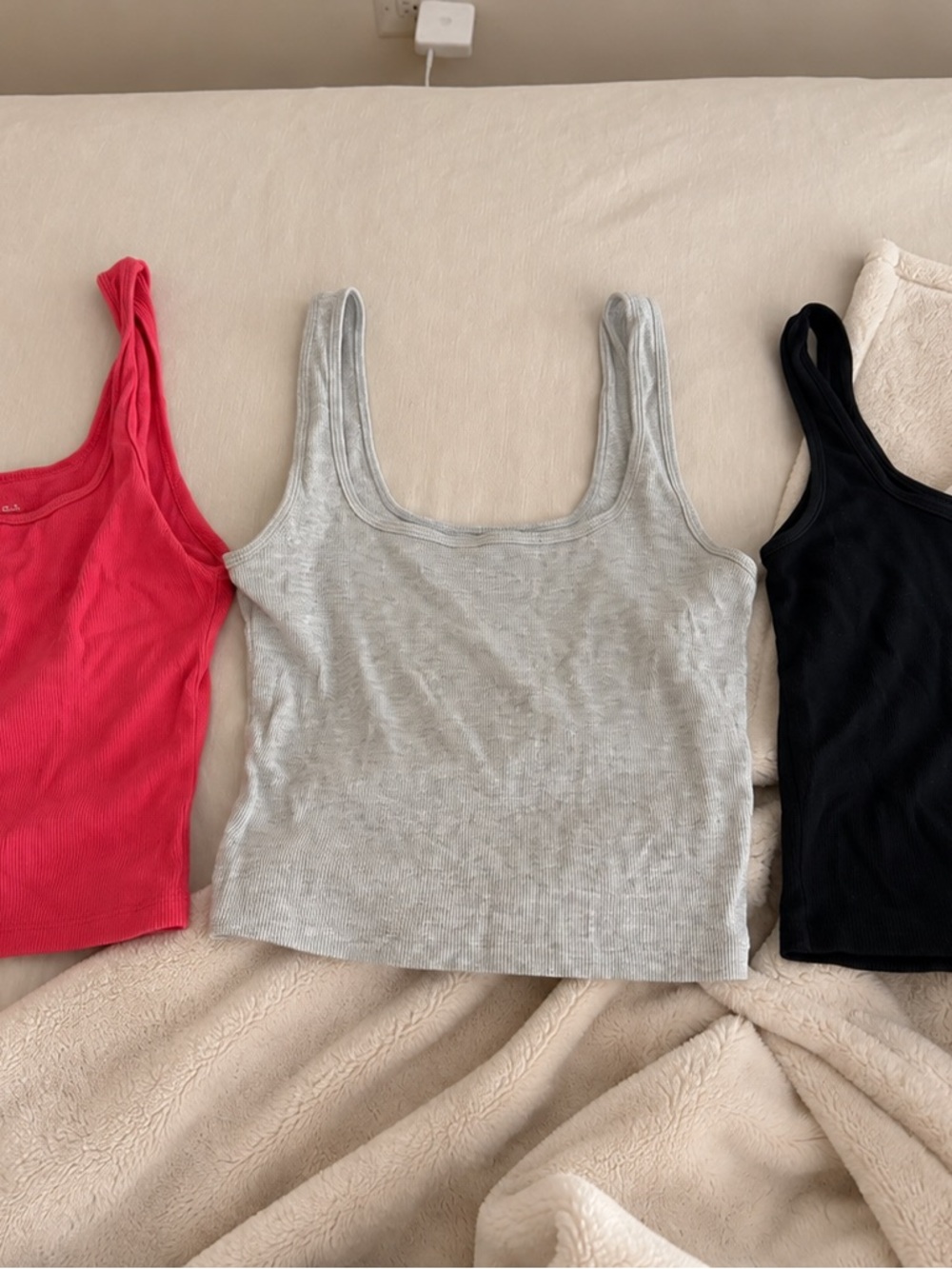 Abercrombie & Fitch Scoop Ribbed Tank Top Bundle